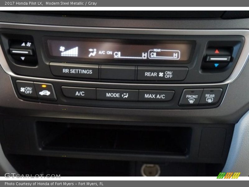 Modern Steel Metallic / Gray 2017 Honda Pilot LX