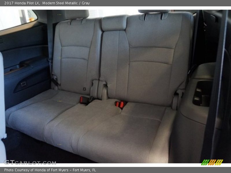 Modern Steel Metallic / Gray 2017 Honda Pilot LX