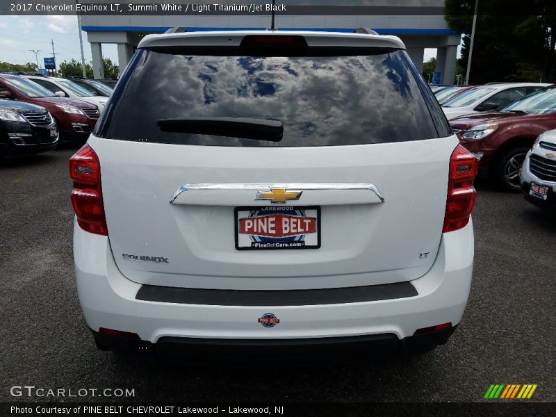 Summit White / Light Titanium/Jet Black 2017 Chevrolet Equinox LT