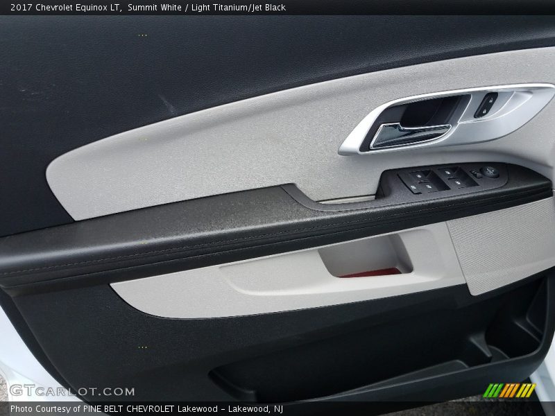 Summit White / Light Titanium/Jet Black 2017 Chevrolet Equinox LT