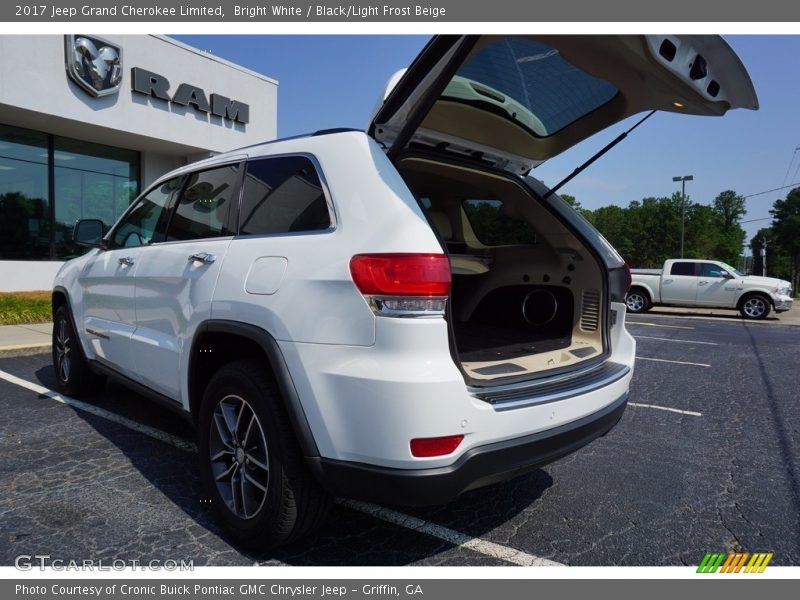 Bright White / Black/Light Frost Beige 2017 Jeep Grand Cherokee Limited