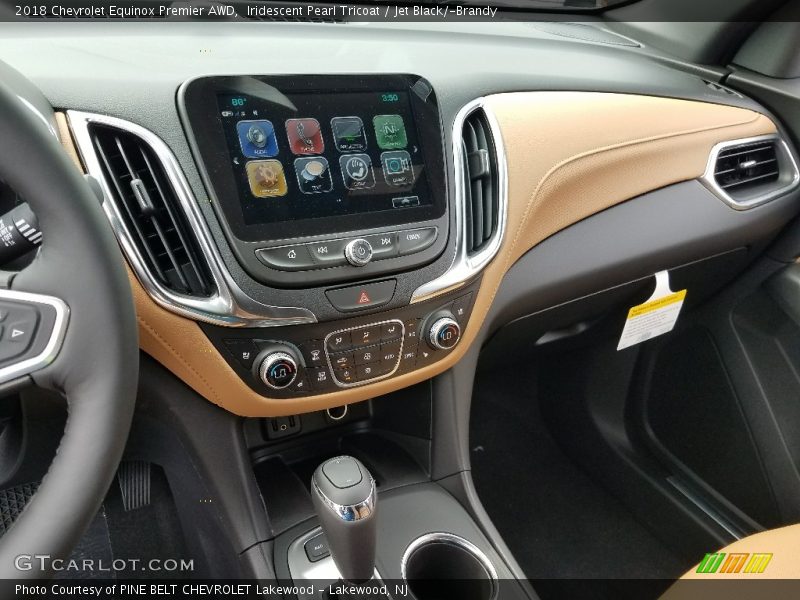 Iridescent Pearl Tricoat / Jet Black/­Brandy 2018 Chevrolet Equinox Premier AWD