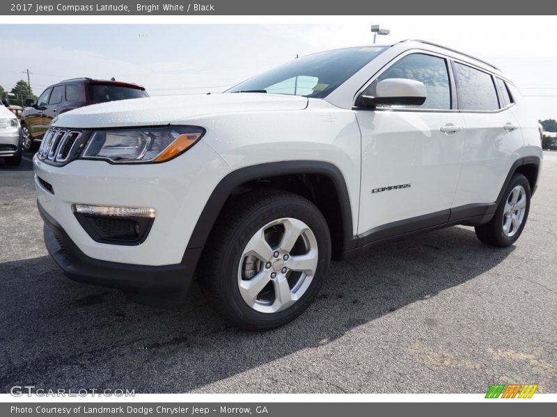 Bright White / Black 2017 Jeep Compass Latitude