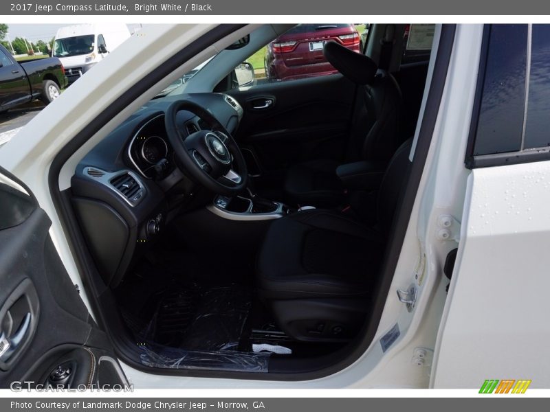 Bright White / Black 2017 Jeep Compass Latitude
