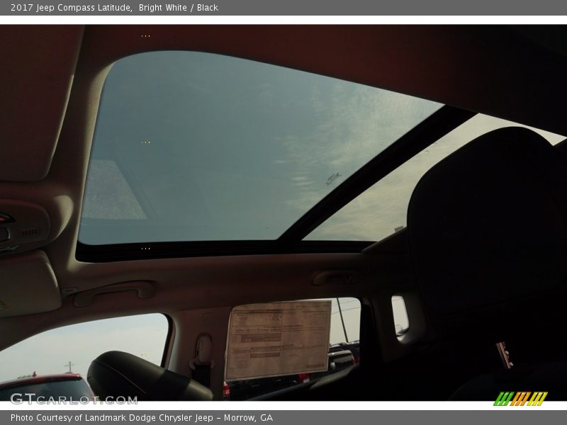 Bright White / Black 2017 Jeep Compass Latitude