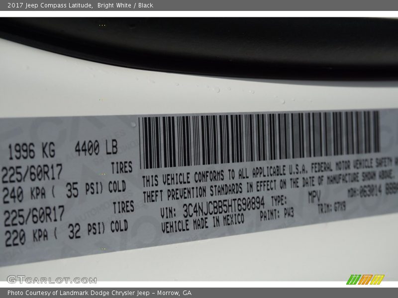 Bright White / Black 2017 Jeep Compass Latitude