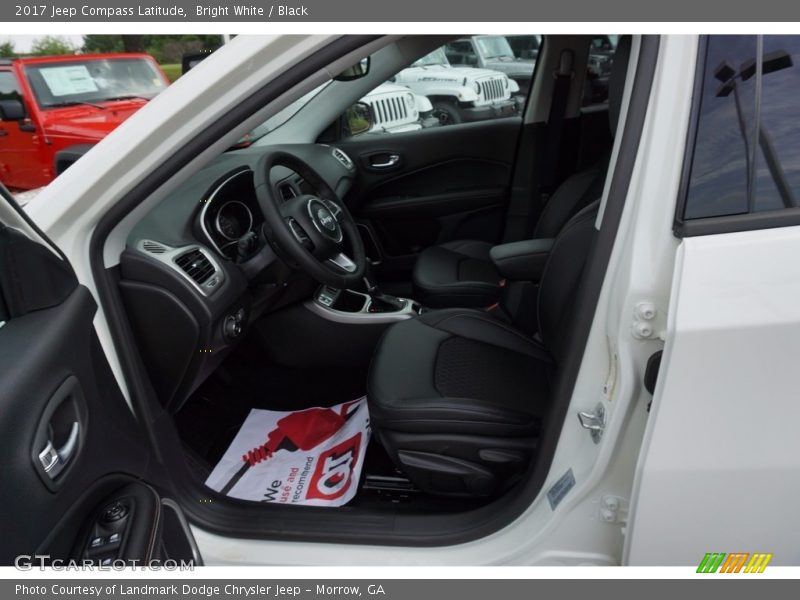 Bright White / Black 2017 Jeep Compass Latitude