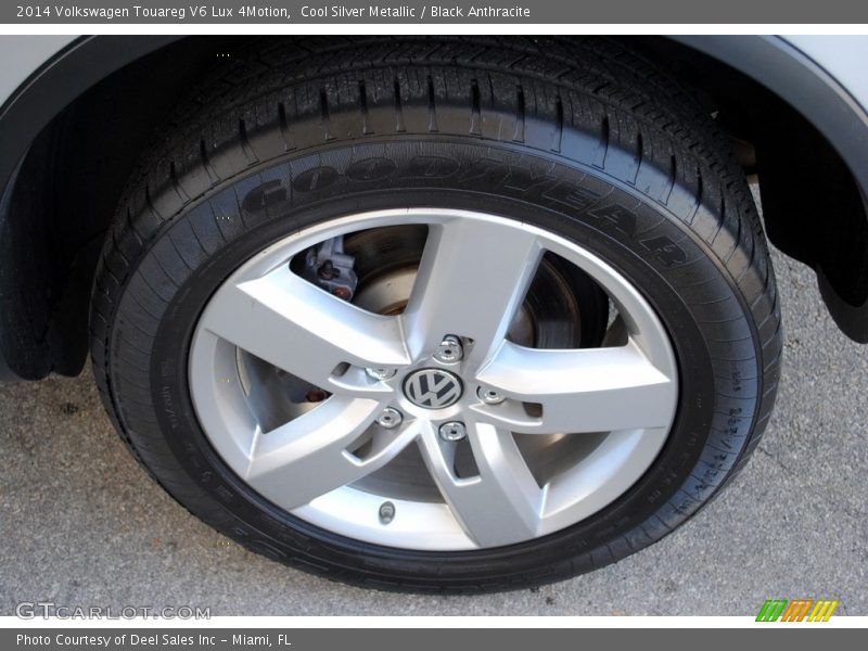 Cool Silver Metallic / Black Anthracite 2014 Volkswagen Touareg V6 Lux 4Motion