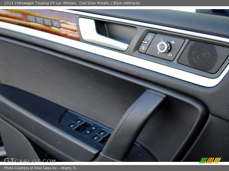 Cool Silver Metallic / Black Anthracite 2014 Volkswagen Touareg V6 Lux 4Motion
