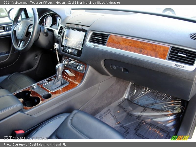 Cool Silver Metallic / Black Anthracite 2014 Volkswagen Touareg V6 Lux 4Motion