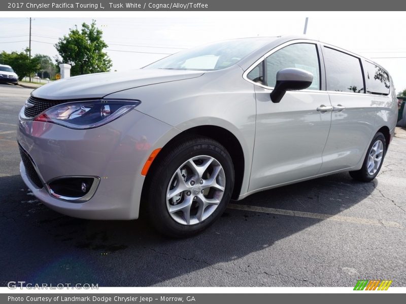 Tusk White / Cognac/Alloy/Toffee 2017 Chrysler Pacifica Touring L