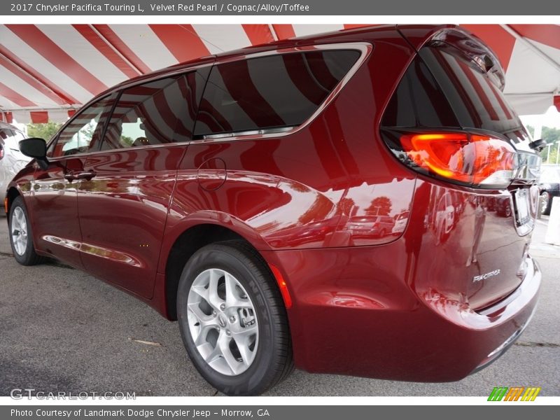 Velvet Red Pearl / Cognac/Alloy/Toffee 2017 Chrysler Pacifica Touring L