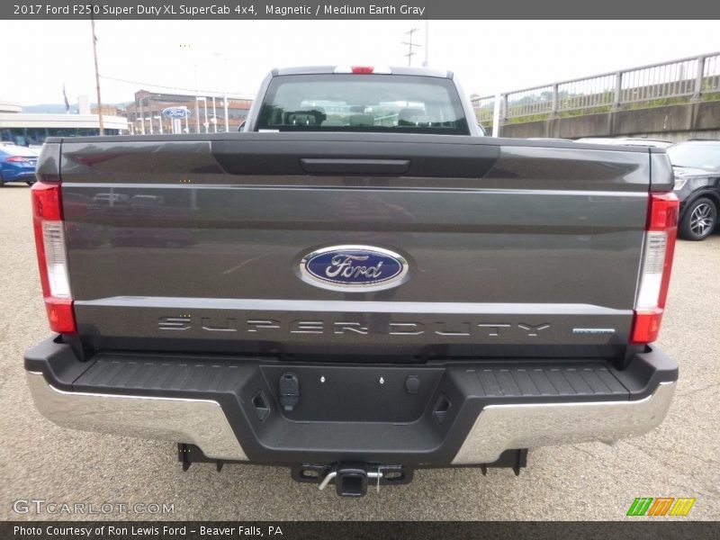 Magnetic / Medium Earth Gray 2017 Ford F250 Super Duty XL SuperCab 4x4