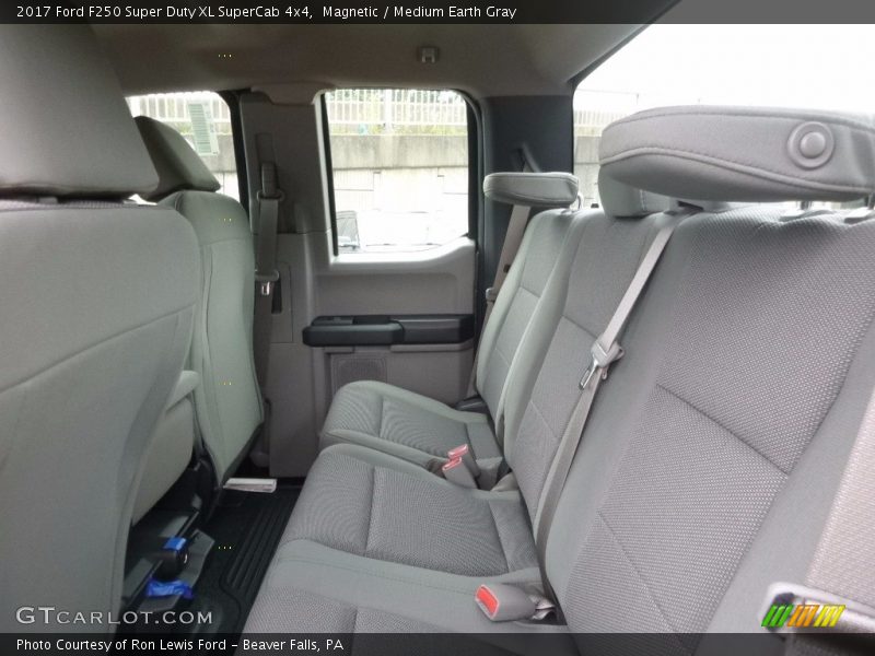 Magnetic / Medium Earth Gray 2017 Ford F250 Super Duty XL SuperCab 4x4