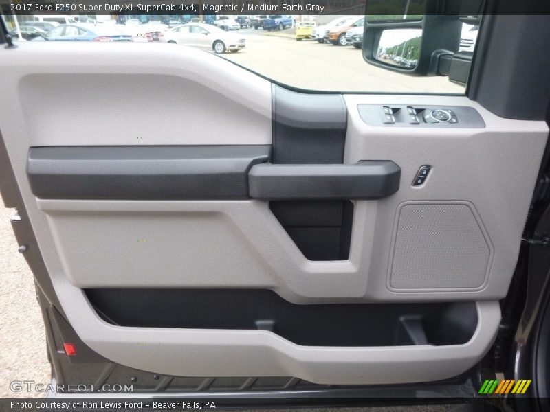 Magnetic / Medium Earth Gray 2017 Ford F250 Super Duty XL SuperCab 4x4