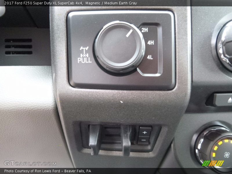 Magnetic / Medium Earth Gray 2017 Ford F250 Super Duty XL SuperCab 4x4