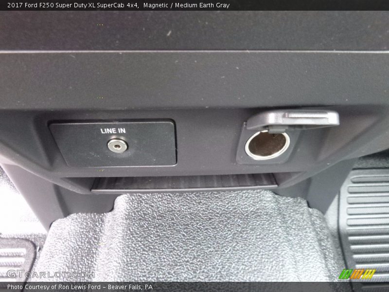 Magnetic / Medium Earth Gray 2017 Ford F250 Super Duty XL SuperCab 4x4