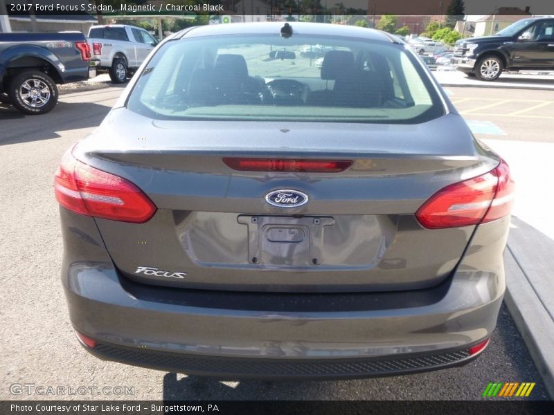 Magnetic / Charcoal Black 2017 Ford Focus S Sedan