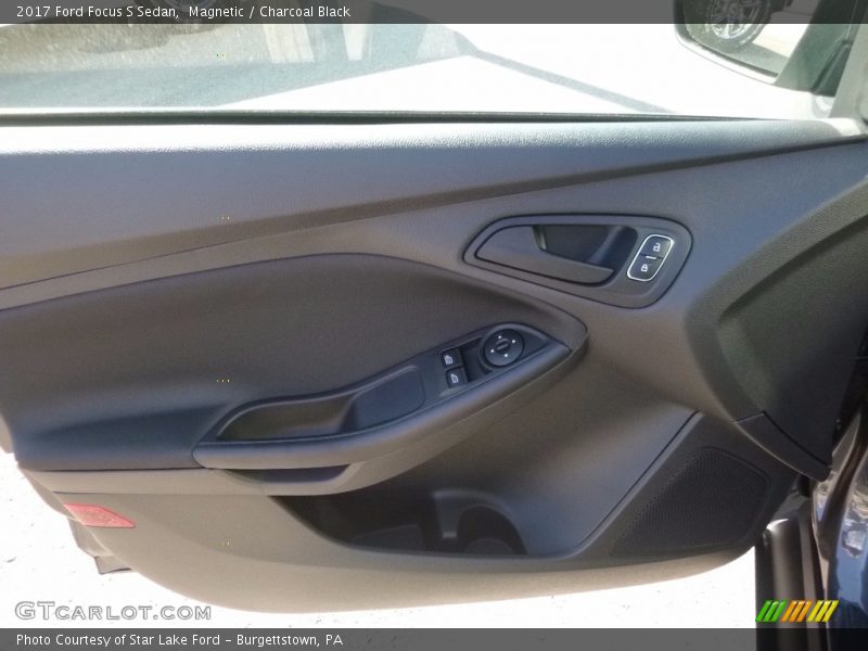 Magnetic / Charcoal Black 2017 Ford Focus S Sedan