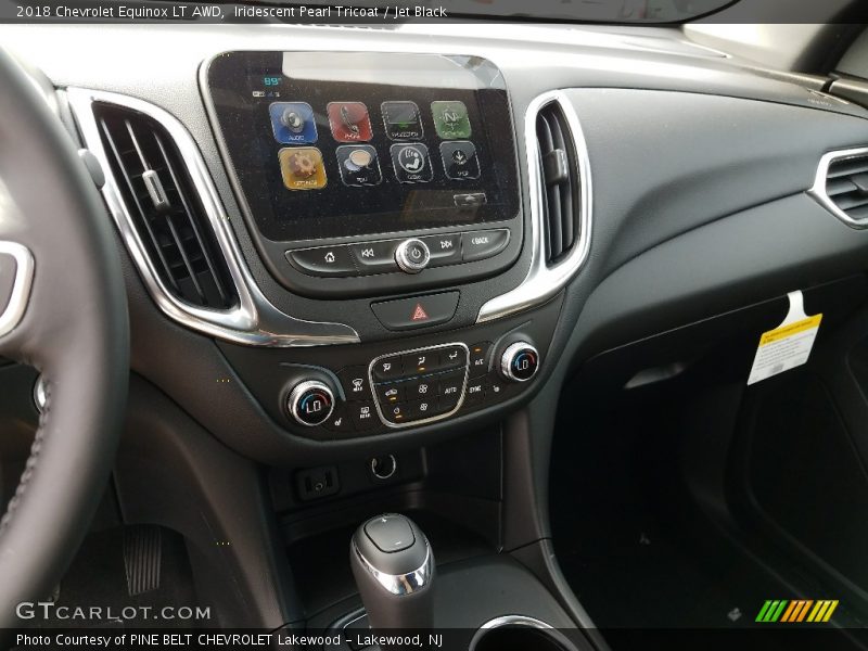Iridescent Pearl Tricoat / Jet Black 2018 Chevrolet Equinox LT AWD
