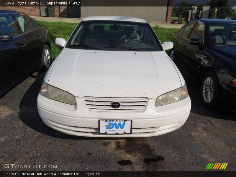 Super White / Gray 1999 Toyota Camry LE