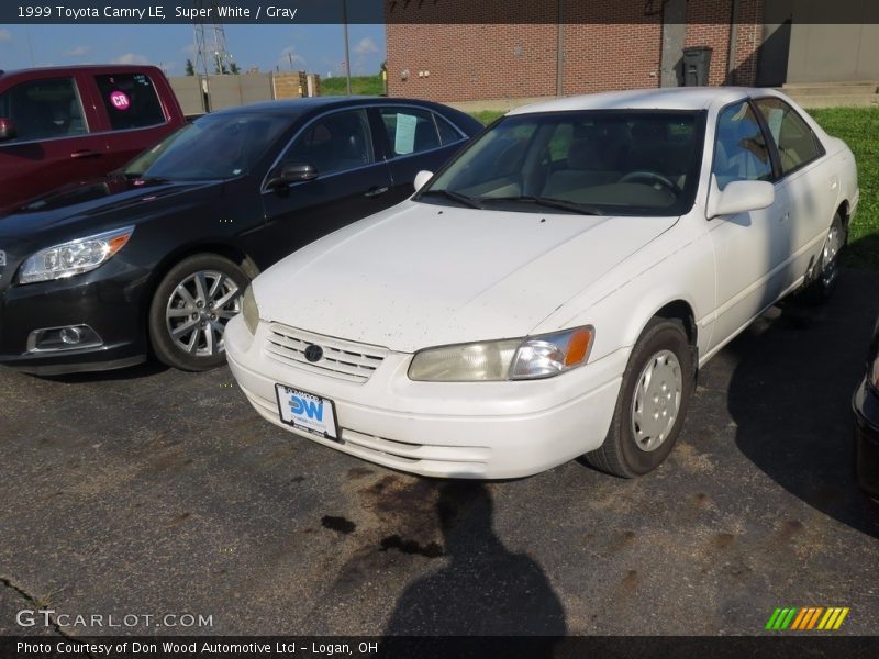 Super White / Gray 1999 Toyota Camry LE