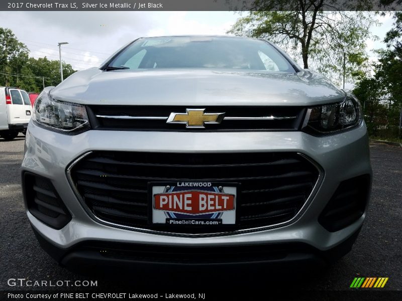 Silver Ice Metallic / Jet Black 2017 Chevrolet Trax LS