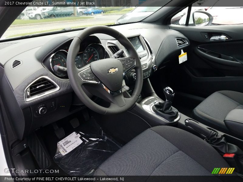 Summit White / Jet Black 2017 Chevrolet Cruze LT
