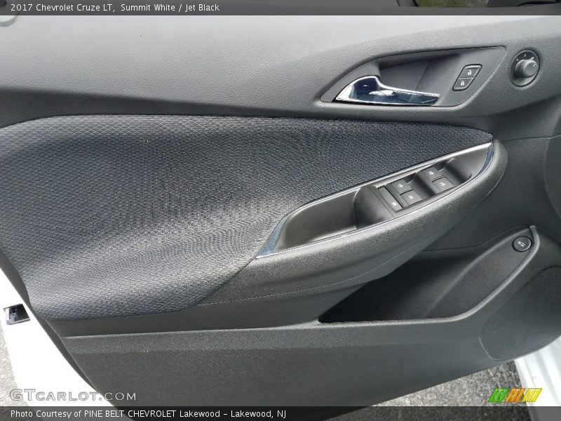 Summit White / Jet Black 2017 Chevrolet Cruze LT