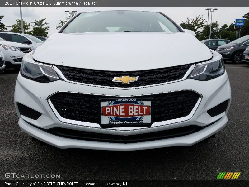 Summit White / Jet Black 2017 Chevrolet Cruze LT