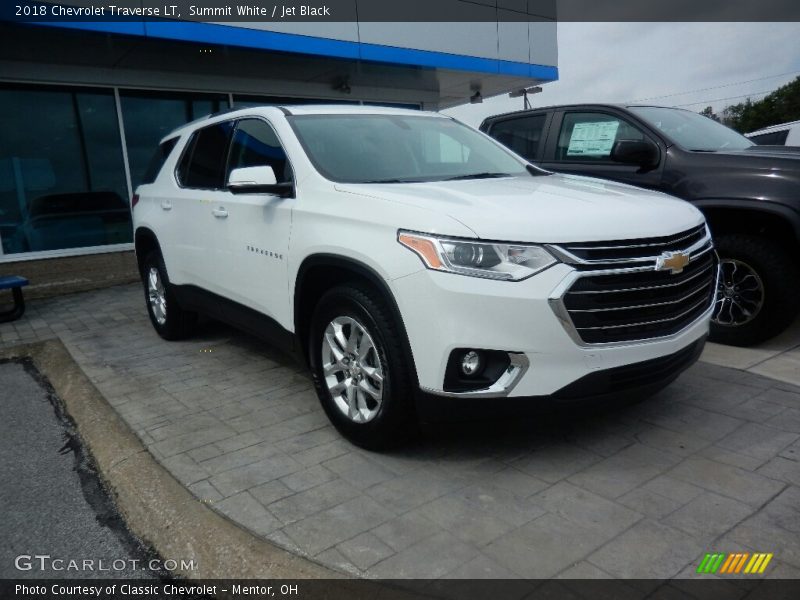 Front 3/4 View of 2018 Traverse LT