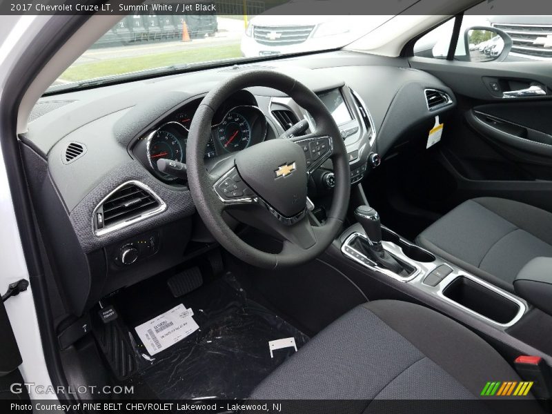 Summit White / Jet Black 2017 Chevrolet Cruze LT