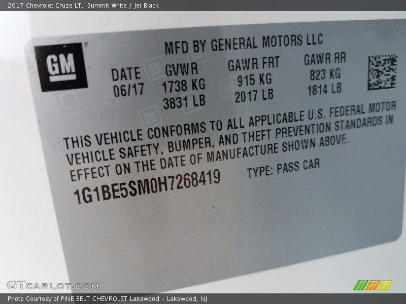 Summit White / Jet Black 2017 Chevrolet Cruze LT