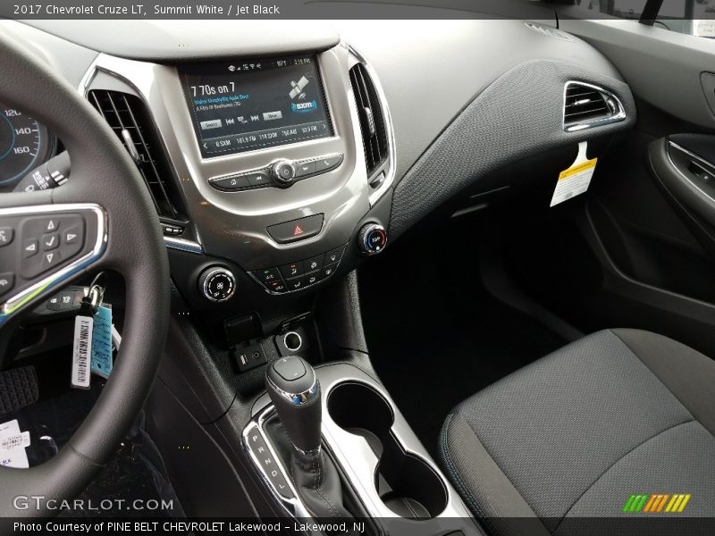 Summit White / Jet Black 2017 Chevrolet Cruze LT