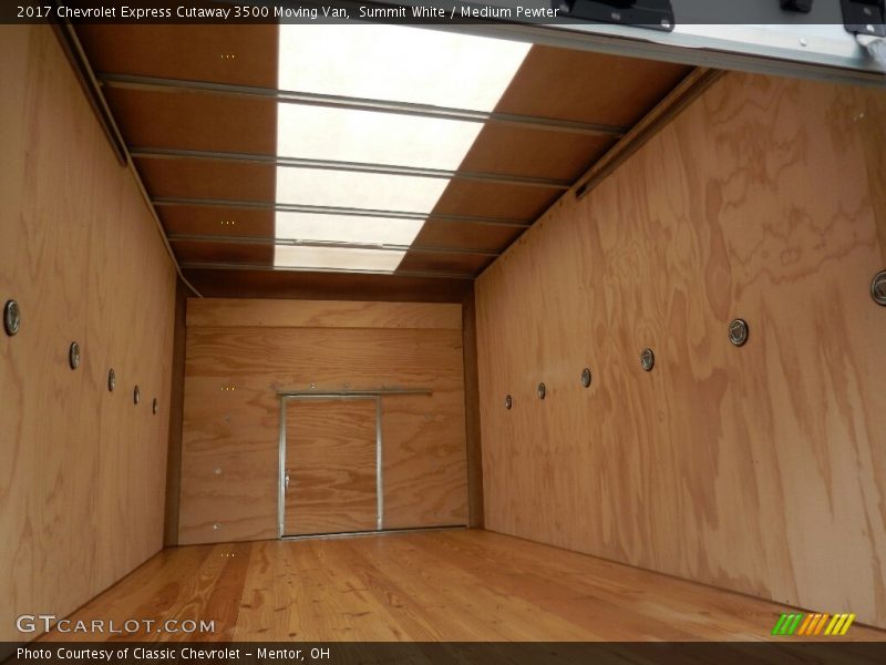 Summit White / Medium Pewter 2017 Chevrolet Express Cutaway 3500 Moving Van