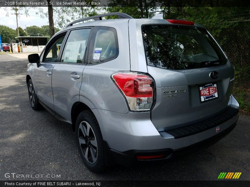 Ice Silver Metallic / Black 2018 Subaru Forester 2.5i