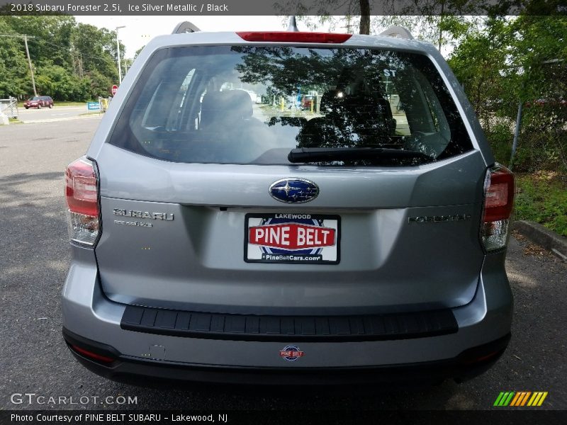 Ice Silver Metallic / Black 2018 Subaru Forester 2.5i