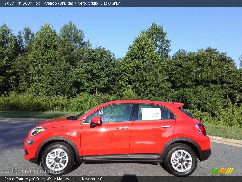 Arancio (Orange) / Nero/Grigio (Black/Gray) 2017 Fiat 500X Pop