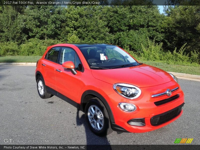 Arancio (Orange) / Nero/Grigio (Black/Gray) 2017 Fiat 500X Pop