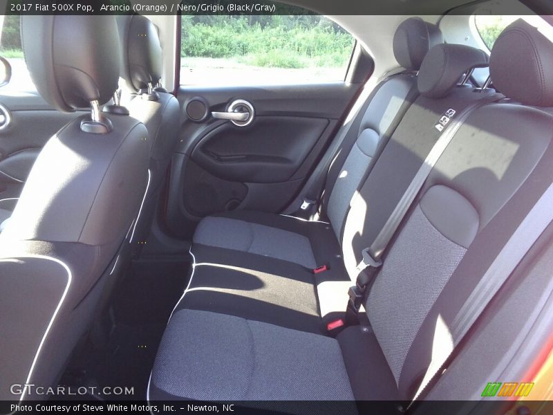 Arancio (Orange) / Nero/Grigio (Black/Gray) 2017 Fiat 500X Pop