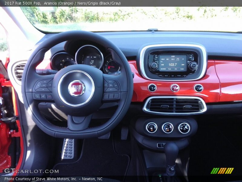 Arancio (Orange) / Nero/Grigio (Black/Gray) 2017 Fiat 500X Pop
