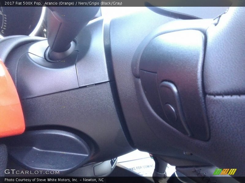Arancio (Orange) / Nero/Grigio (Black/Gray) 2017 Fiat 500X Pop