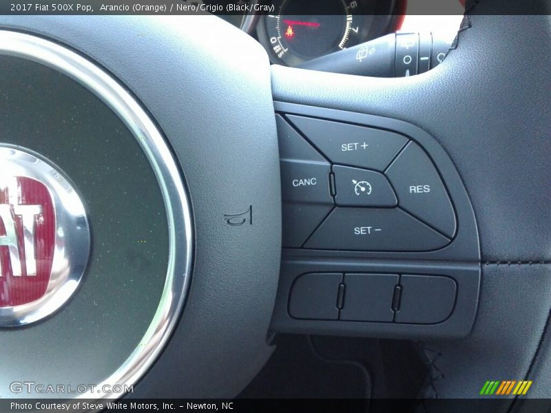 Arancio (Orange) / Nero/Grigio (Black/Gray) 2017 Fiat 500X Pop
