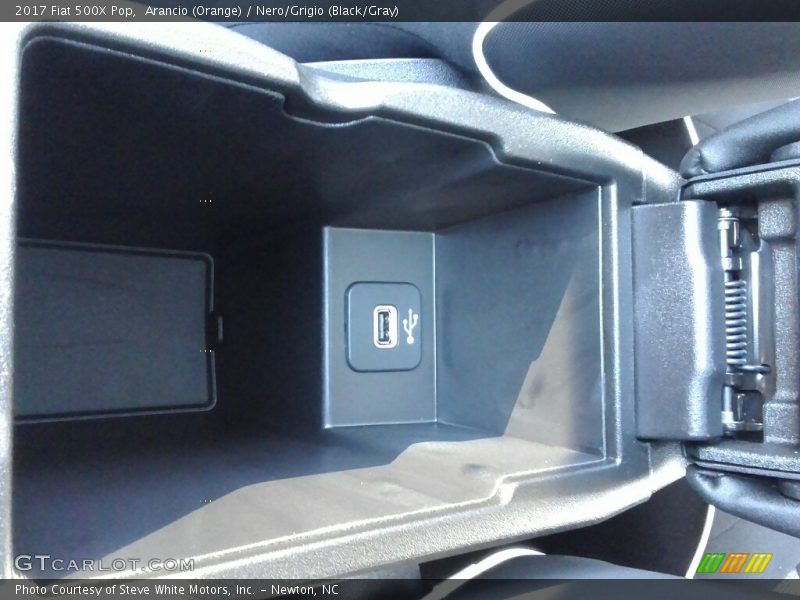 Arancio (Orange) / Nero/Grigio (Black/Gray) 2017 Fiat 500X Pop