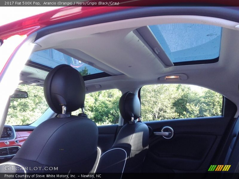 Arancio (Orange) / Nero/Grigio (Black/Gray) 2017 Fiat 500X Pop