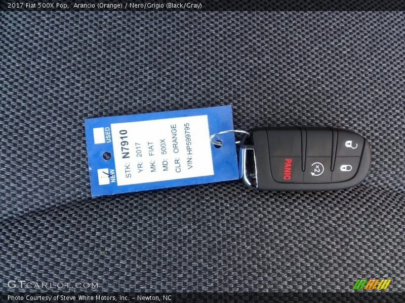 Arancio (Orange) / Nero/Grigio (Black/Gray) 2017 Fiat 500X Pop