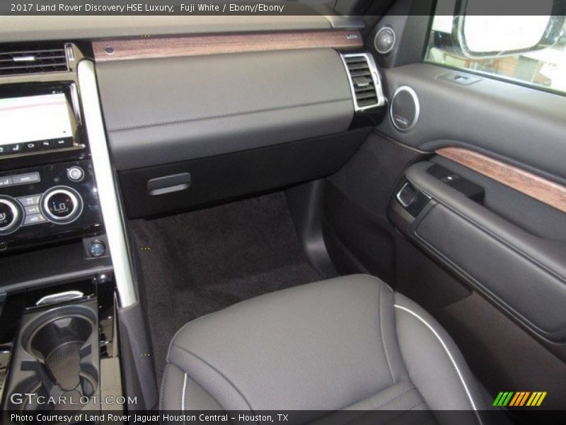 Fuji White / Ebony/Ebony 2017 Land Rover Discovery HSE Luxury