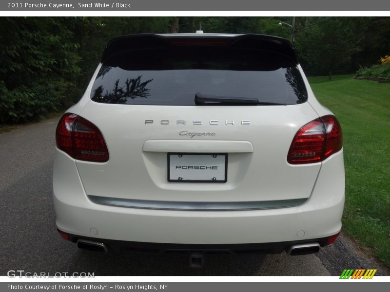 Sand White / Black 2011 Porsche Cayenne