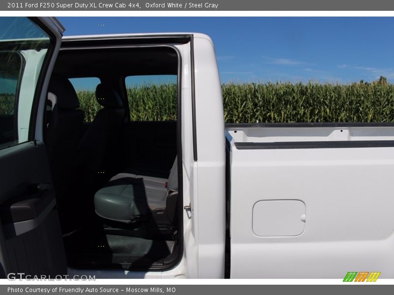 Oxford White / Steel Gray 2011 Ford F250 Super Duty XL Crew Cab 4x4