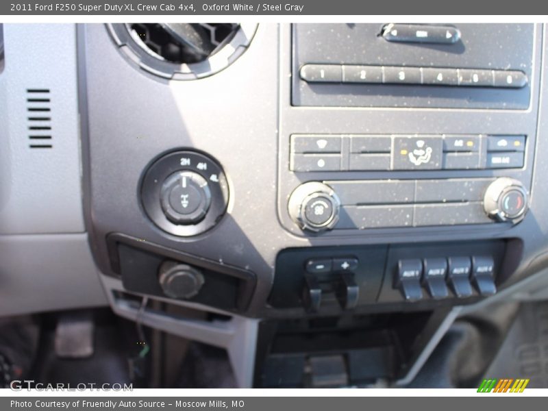 Oxford White / Steel Gray 2011 Ford F250 Super Duty XL Crew Cab 4x4